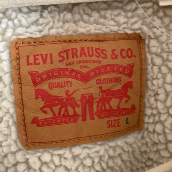 *** SOLD ** Levi’s Shearling Lined Denim Jacket - Picture 3 of 4